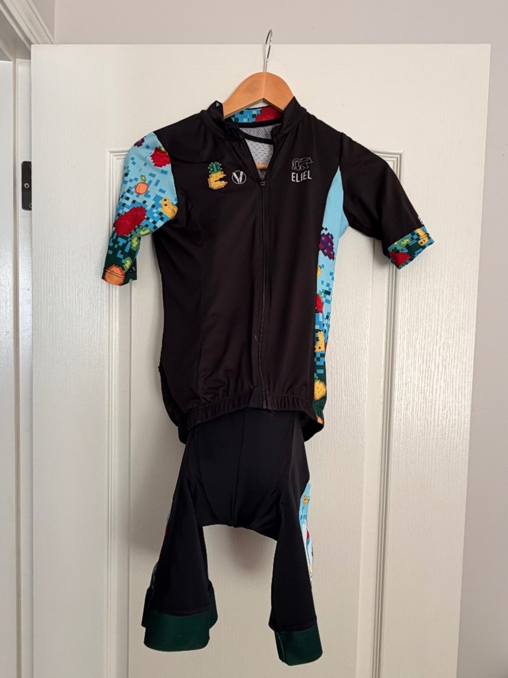 Eliel Cycling Jersey + Bib Shorts Kit – Womens Size Small